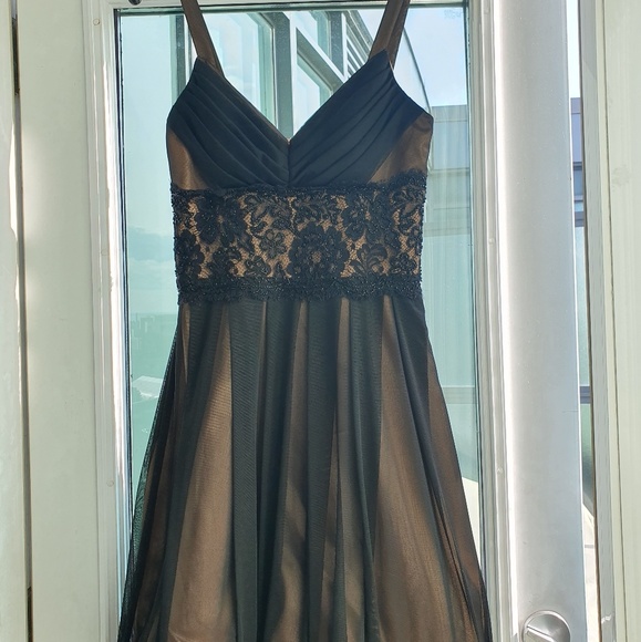 Canadian Designer Black Evening Dress with Puffy skirt and Lace detail size 4 - Picture 2 of 7